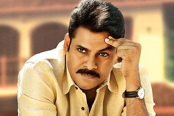 pawan kalyan,katamarayaudu pre release function,mega family,ram charan,chiranjeevi,allu arjun  పవన్ ఎందుకిలా చేస్తున్నాడు...?